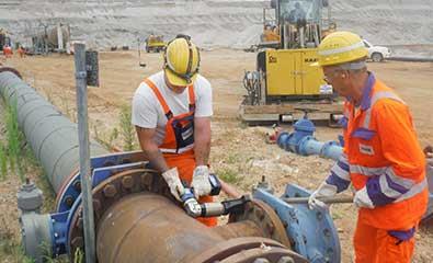 LDA cordless torque wrench in use at RWE Power